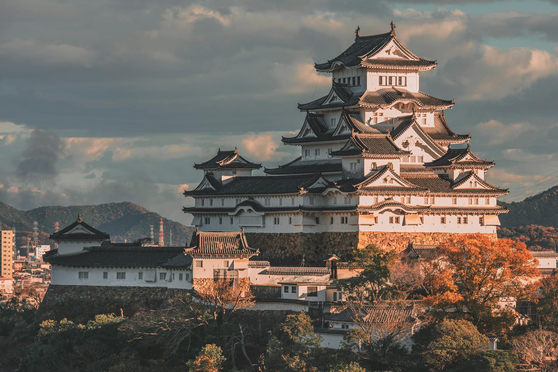 Enjoying the Cherry Blossoms at Himeji Castle