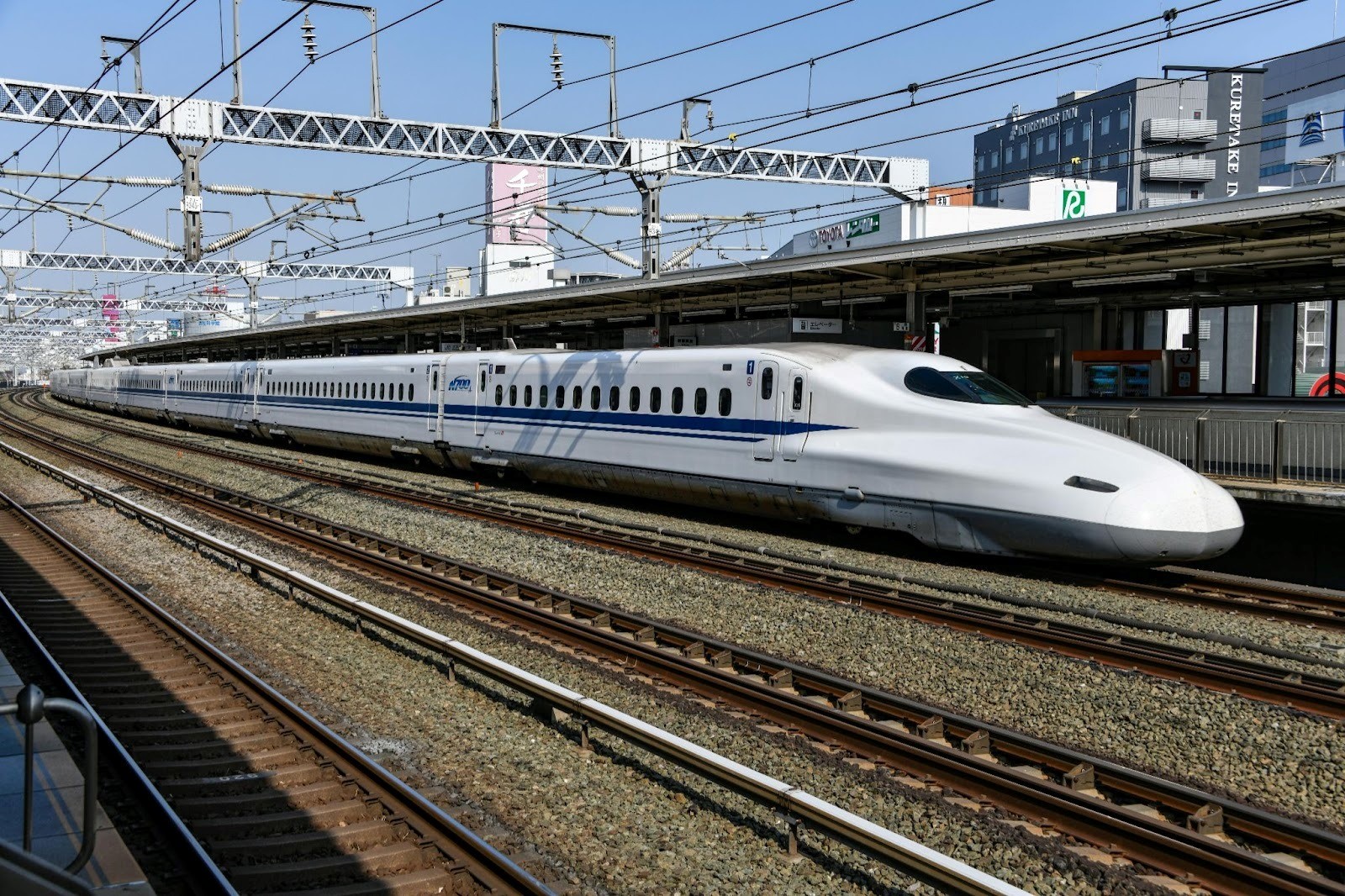 Shinkansen Chase: Racing 300 Km/H While Enjoying a Special Edition Bento
